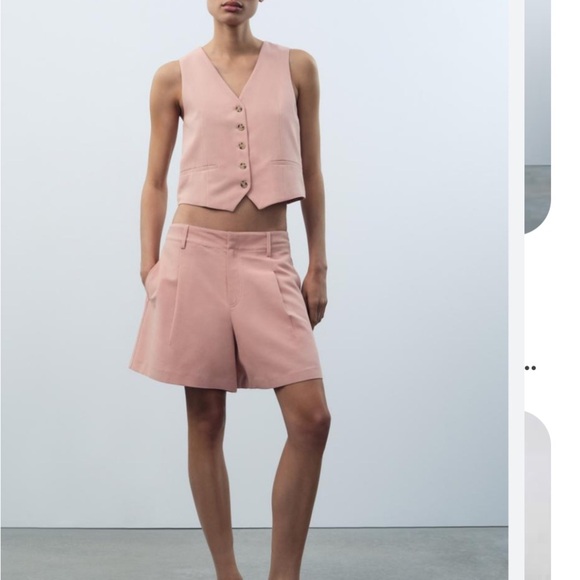Pink Bermudas with a relaxed fit and high-waisted design - Picture 1 of 9